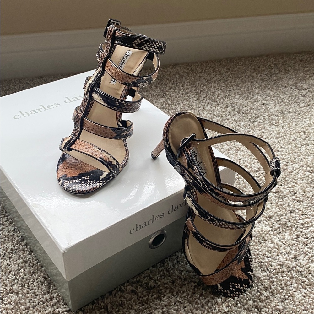 Charles David Ina Strappy Heels in Sand/Black